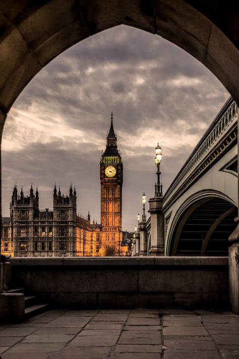 Big Ben Clock, City Of London, Things To Do In London, Travel Wall Art, Travel Wall, London Life, Free Things To Do, Most Beautiful Cities, Clock Tower