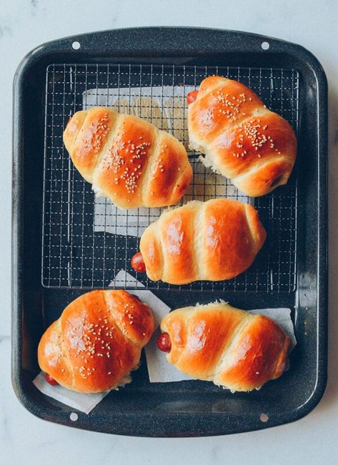 Chinese Hot Dog Buns - An Asian Bakery favorite Chinese Hot Dog Bun Recipe, Asian Bread, Chinese Sweets, Hot Dog Buns Recipe, Thai Boat, Coconut Buns, Milk Bread Recipe, Wok Of Life, Bread Sweet