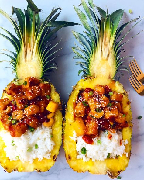 Tropical Vegan Food, Tropical Vegan Recipes, Tropical Christmas Dinner, Tropical Christmas Food, Vegetarian Hawaiian Food, Polynesian Food Luau Party, Tropical Dinner Recipes, Vegan Beach Food, Island Party Food