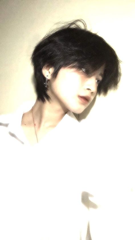 Mullet Middle Part, Korean Haircut, Korean Couple Photoshoot, Short Hair Tomboy, Korean Short Hair, Korean Aesthetic, Hair Stylist Life, Middle Part, Girl Short Hair