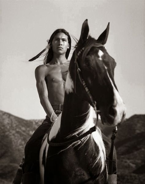 Native American Actors, Native American Images, Native American Men, Native American Photos, Cowboys And Indians, Native American Peoples, Native American Heritage, Native American History, Native American Culture