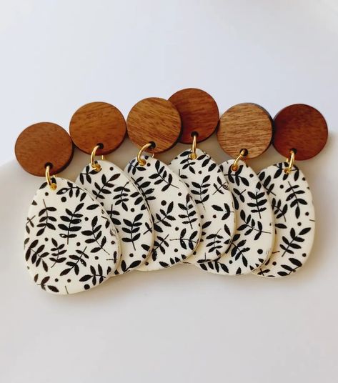 Wood And Polymer Clay Jewelry, Wood Polymer Clay Earrings, Polymer Clay And Wood Earrings, Painting Clay Earrings, Trending Clay Earrings, Diy Things To Make And Sell, Leopard Clay Earrings, Wood Jewelry Diy, Diy Jewelry Set