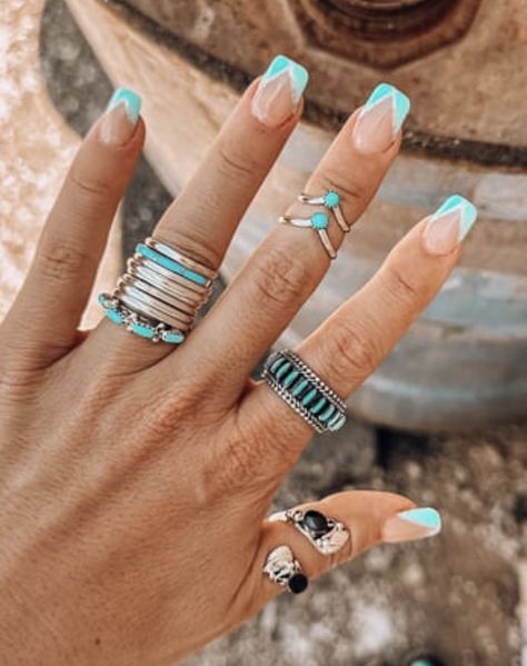 Cute Nail Designs Country, Gel Nail Western Designs, Nail Ideas Cowgirl, Acrylic Nail Designs Turquoise, Western Easy Nails, Coffin Western Nails, Parker Mccollum Nails, Gel Nails Ideas Western, Western Nail Ideas Turquoise