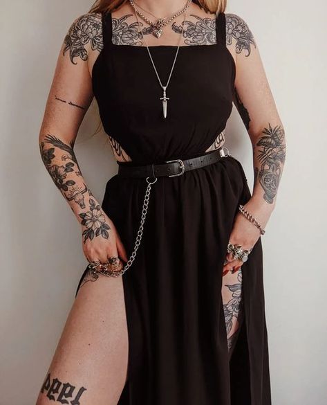 Midsize Goth, Goth Outfits Winter, Summer Outfits Alt, Summer Goth Outfits, Outfits Alt, Alt Summer, Alt Summer Outfits, Gender Fluid Fashion, Outfits Curvy