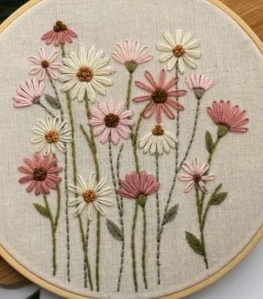 Flowers Design For Embroidery, Embroidery Pink Flower, Gerbera Daisy Embroidery, Embroidery Designs Easy Flowers, Cute Embroidery Flowers, Easy Embroidered Flowers, Embrodiary Design Easy, Embroidery Flowers Simple, Small Flower Embroidery Designs