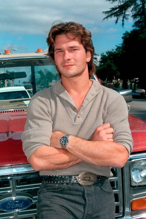 30 Photographs of a Young Patrick Swayze Rocking His Mullet Hairstyle in the 1980s and 1990s ~ Vintage Everyday Patrick Swazey, Patrick Swayze Dirty Dancing, Lisa Niemi, Patrick Wayne, 80s Actors, 90s Actors, Jennifer Grey, 80s Men, Patrick Swayze