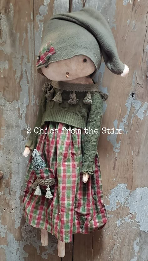 Winter Primitive Decor, Christmas Dolls Handmade, Primitive Snowmen Patterns, Primitive Dolls Handmade, Primitive Christmas Decorating, Dolls Handmade Diy, Textile Art Dolls, Diy Stockings, Primitive Snowman