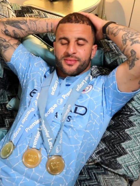 Kyle Walker Wallpaper, Fit Footballers, Walker Wallpaper, Manchester City Wallpaper, Premier Lig, Kyle Walker, John Stones, Manchester City Football Club, 2022 Fifa World Cup