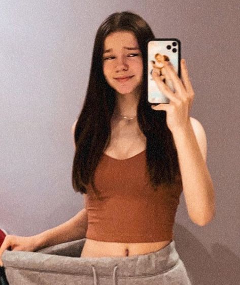 Kelly Michalita, Mirror Selfie, Crop Tops, Women's Top, Quick Saves, Clothes