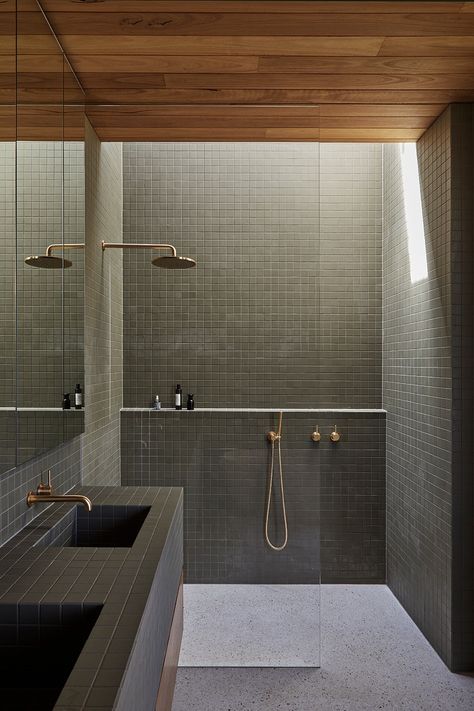 Torquay by Planned Living Architects - Project Feature - The Local Project - The Local Project Japandi Shower Room, Open Shower Bathrooms, Open Plan Bathroom, Resort Bathroom, Shower Interior, Mcm Bathroom, Skylight Bathroom, Studio Bright, Shower Aesthetic