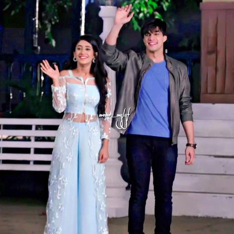 Those happy n smiley faces r love ❤️ #kaira  @khan_mohsinkhan @shivangijoshi18 @abdulwaheed5876…” Disgner Dress, Naira Dresses In Yrkkh, Naira Dresses, R Love, Long Kurti Designs, Shivangi Joshi, Indo Western Dress, Kurti Designs Party Wear, Indian Gowns