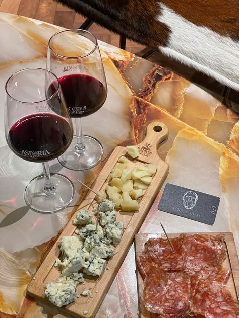 Wine cheese Winery Aestethic, Wine And Cheese Aesthetic, Wine Mom Aesthetic, Wine Tasting Aesthetic, Wine Night Aesthetic, Bio Inspiration, Wine Instagram, Friends Aesthetics, Birthday 20