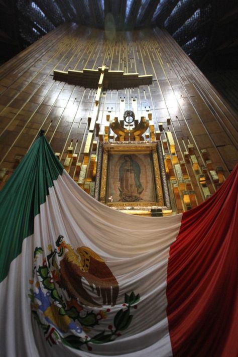 México 12 Dic 2015.- Se celebró enla Basílica de Guadalupe al filo de la medianoche el 485 Aniversario de las apariciones de la Virgen de Guadalupe en el cerro del Tepeyac.  @Candidman   #Fotos Basílica de Guadalupe Candidman Foto del día Tepeyac Virgen de Guadalupe @candidman Mexico Wallpaper, Mexico Tourism, Latina Aesthetic, Church Aesthetic, Virgin Mary Art, Mexican Culture Art, Hispanic Culture, Virgin Of Guadalupe, Mexico Culture