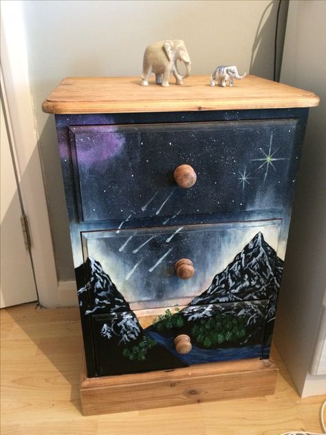 Painted this chest inspired by A Court Of Mist and Fury's The Night Court Acotar Themed Room, Night Court Decor, Acotar Bedroom Ideas, Night Court Painting, Painted Bookshelves, The Night Court, Business Attire Women, Sarah J Maas Books, Night Court