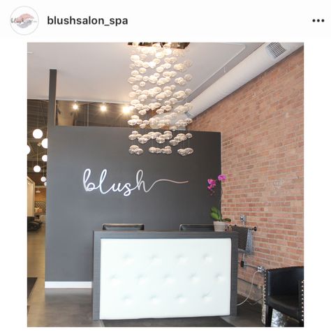 Beauty Bar Reception Area, Small Waiting Room Design Salon, Chic Reception Area, Spa Reception Ideas, Salon Reception Area Design, Salon Waiting Room Ideas Reception Areas, Beauty Reception Area, Small Spa Reception Area, Salon Reception Area Ideas