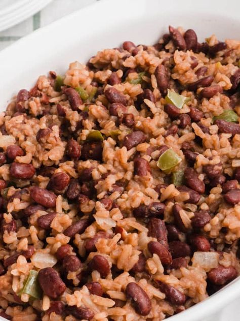 Casamiento is a Honduran recipe for red beans and rice that's full of Hispanic flavor, easy to make, and budget-friendly. It makes a great side for many dishes. #casamiento #honduran #redbeans #rice #sidedish #side #recipe Honduran Rice, Honduran Breakfast, Red Bean And Rice Recipe, Honduran Recipes, White Rice Recipes, Red Beans And Rice, Happy Housewife, Beans And Rice, Bean Stew