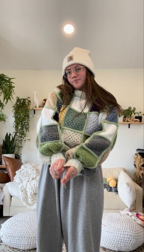 Made this for my birthday this year, absolutely LOVED wearing it! No pattern currently but its made with 56 squares. Patch Work Crochet Sweater, Patch Sweater Crochet, Granny Square Jumper, Square Patch Crochet Cardigan, Checkerboard Crochet Sweater, Crotchet Patch Work Cardigan, Granny Square Sweater, Diy Crafts Crochet, Crochet Jumper