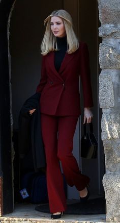 Red Pantsuit, Work Outfits Frauen, Mode Turban, Woman Suit, Business Outfits Women, Woman Suit Fashion, Classy Work Outfits, Mode Inspo, 가을 패션