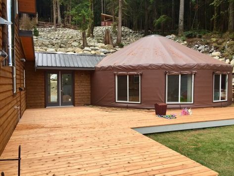 Yurt Porch, Yurt Addition, Yurt Community, Yurt Exterior, Yurt Life, Retirement Cottage, Sustainable Housing, Yurt Home, Yurt Living