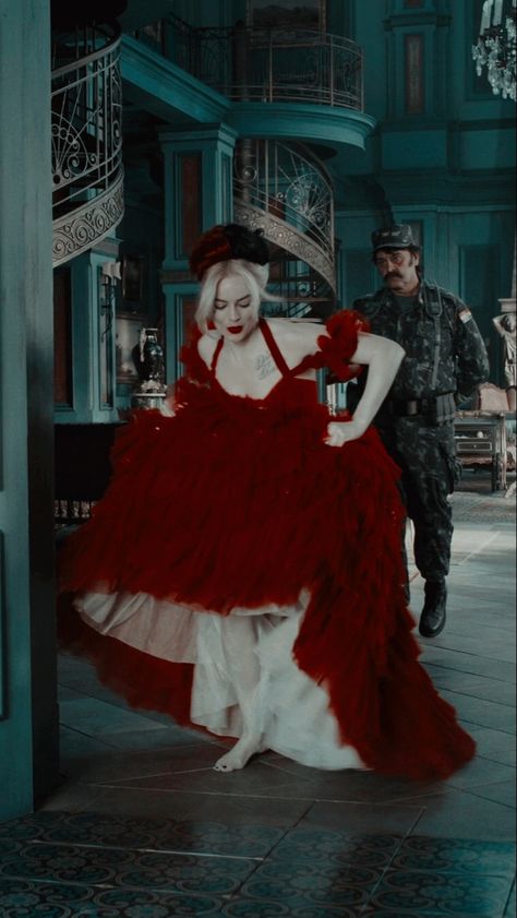 Harley Quinn Lockscreen, Harley Quinn Red Dress, Harley Quinn Dress, Emo Prom, Margot Robbie Photos, Joker Outfit, Harley Quinn Drawing, Harley Quinn Comic, Harley Quinn Costume