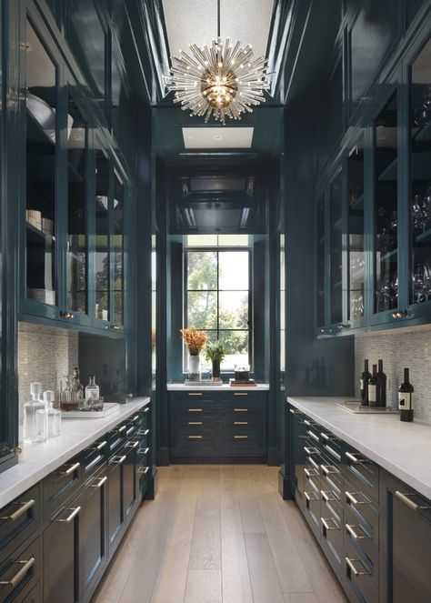 Plakat Design Inspiration, Pantry Interior, Desain Pantry, French Classic, Green Cabinets, Luxe Interiors, Butler's Pantry, Pantry Design, Cooking Class