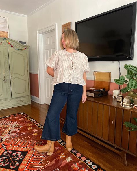 the internets favorite #gannidupe is back !! plus a haircut !!! this is the #antheablouse hacked into a ganni style tie front top made from the cutest freaking gingham, obvi styled with my #worshipjeans & my brand new (much needed) @birdofflightshoes Ojai boots🤌🏻🤌🏻 . . . #handmadewardrobe #sewing #sewistsofinstagram #thanksimadeit #memade #memadewardrobe #sewistootd Tie In Front Top, Ganni Style, Tie Front Top Outfit, Art Teacher Outfits, Urban Cowgirl, A Haircut, Handmade Wardrobe, Tie Front Top, Teacher Outfits