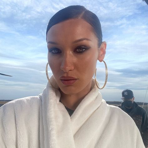 Bella Hadid Tumblr, Hadid Instagram, Muslim Culture, Resort 2020, Bleach Blonde, Gigi Hadid, Bella Hadid, Plastic Surgery, Bun Hairstyles