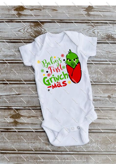 Cricut Clothes, Christmas Onesies, First Christmas Svg, Grinch Stuff, Auntie Life, Baby Clothes Country, Baby Grinch, Baby's 1st Christmas, Mommy Outfits