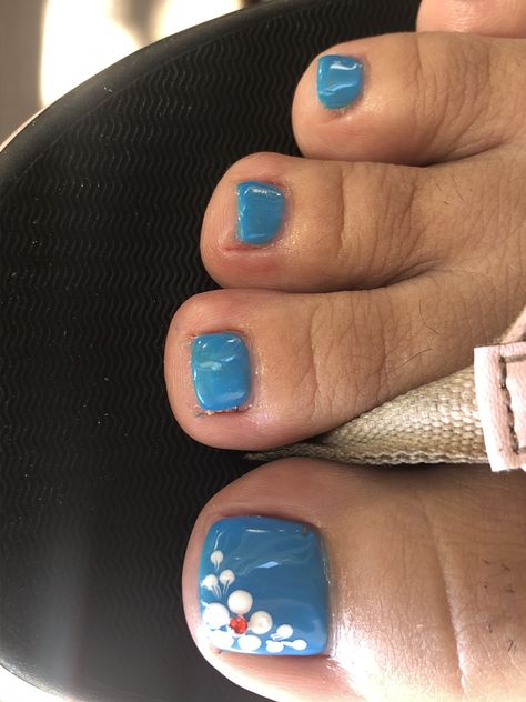 Pedicure Flowers Toenails, Pedicure Beach Toenails, Summer Pedicure Designs Toenails, Beach Toe Nail Designs, Spring Toenail Colors 2024, Spring Toenails, Pedicure Ideas Summer Toenails, Vacation Pedicure Ideas, Beach Toenails