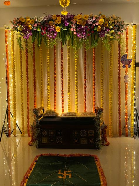 Mayon Decor, Mahalaxmi Decoration Ideas At Home, Mayun Decor, Ganpati Design, Engagement Background, Ganesh Bappa, Indian Floral Decor, Flower Decoration For Ganpati, Leaf Decor Wedding