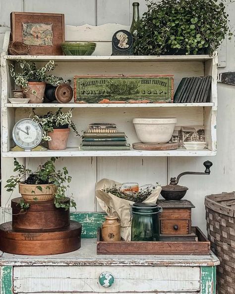 Redo House, Farmhouse Shelves Decor, Vintage Booth, Hutch Decor, Antique Booth, Bookcase Styling, Farmhouse Kitchens, Happy New Week, Bookcase Decor