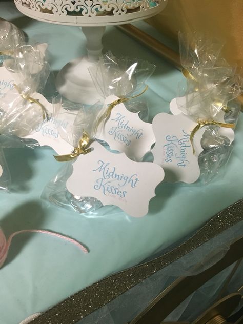 Glass Slipper with Hershey kisses Cinderella favors Cinderella Wedding Favors, Cinderella Favors Ideas, Cinderella Wedding Reception, Cinderella Quince Party Favors, Cinderella Gift Ideas, Cinderella Engagement Party, Cinderella Themed Bridal Shower Ideas, Cinderella Bridal Shower Theme, Cinderella Favors