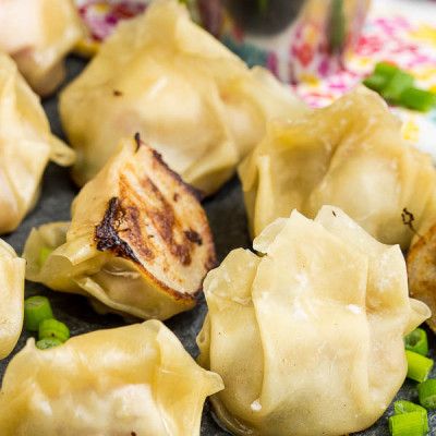 Ground Turkey Wontons, Ground Turkey Wonton Recipes, Turkey Wontons, Turkey Potstickers, Chicken Pot Stickers Recipe, Mongolian Noodles, Beef Mongolian, Potsticker Recipe, Pot Stickers Recipe