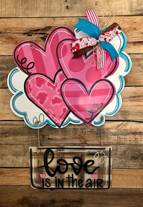 Balloon Door, Valentine Wood Crafts, Valentines Door Hanger, Hanger Decor, Diy Valentines Decorations, Valentine Crafts For Kids, Valentine Projects, Valentine Theme, Valentine Wreath