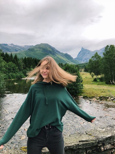 Norway✨ girl Norway Girls, Oc Inspo, Make Money Now, Photo Inspo, Scandinavia, Beauty Women, Norway, Dream Closet, Bell Sleeve Top