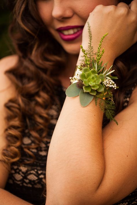 Succulent Cuff Corsage - Perfect for adding a little modern spin on the dance tradition. Sunshine Creation Floral Arm Cuff Corsage Prom, Succulent Wrist Corsage, Enchanted Forest Corsage, Corsage Green Dress, Unique Corsage Ideas, Corsage For Green Dress, Corsages For Homecoming, Greenery Wrist Corsage, Modern Corsage