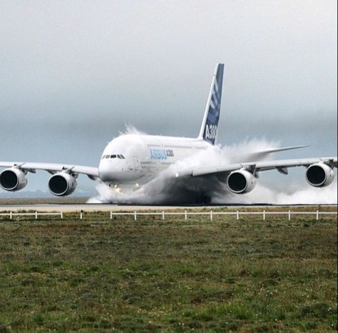 Jet Privé, Airport Runway, Plane Spotter, Plane Photos, Commercial Plane, Airplane Wallpaper, Airplane Photography, Passenger Aircraft, Airbus A380