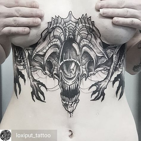 👽 @loxiput_tattoo 👽 (sorry for repost, I fucked up) #facehugger #facehuggertattoo #alien #aliens #alientattoo #alienqueen #alienqueentattoo… Predator Tattoo, Goth Tattoo, Movie Tattoo, Mod Jewelry, Alien Queen, Queen Tattoo, Alien Tattoo, Aliens Movie, Sternum Tattoo