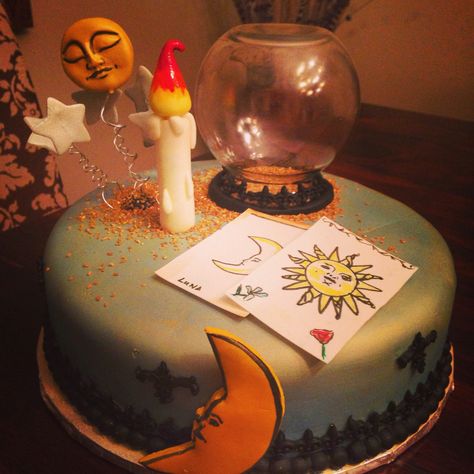 Tarot cake Tarot Card Cake, Spiritual Cake, Witchy Birthday Cake, Witch Shack, Witchy Cake, Zodiac Cake, Tarot Ideas, Dream Witch, Cake 2023