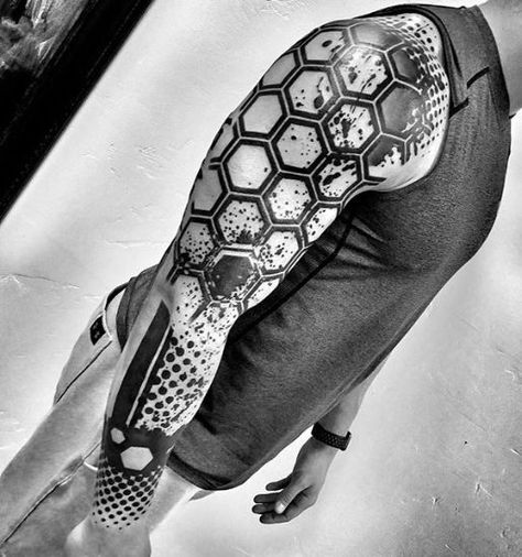 Sleeve Tattoo Geometric, Geometric Tattoo Sleeve, Tatuaje Trash Polka, Men's Tattoo, Geometric Tattoo Sleeve Designs, Honeycomb Tattoo, Geometric Tattoo Pattern, Hexagon Tattoo, Cyberpunk Tattoo