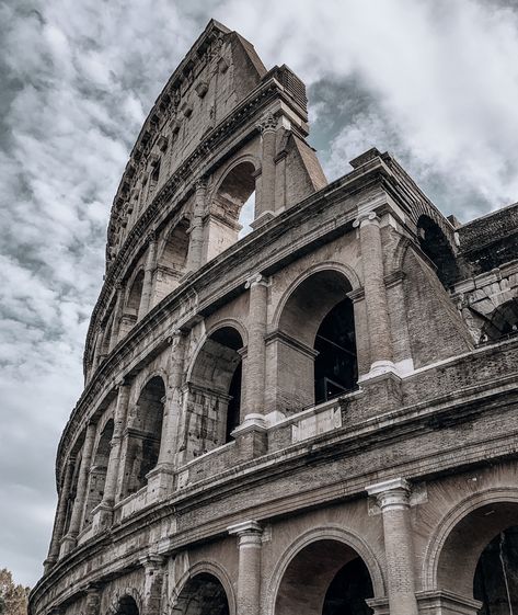 Colosseum of Rome, Italy Historic Architecture, Historical Architecture, Kinds Of Music, Rome Italy, Greek Mythology, Leaning Tower Of Pisa, Places To Travel, Rome, Louvre