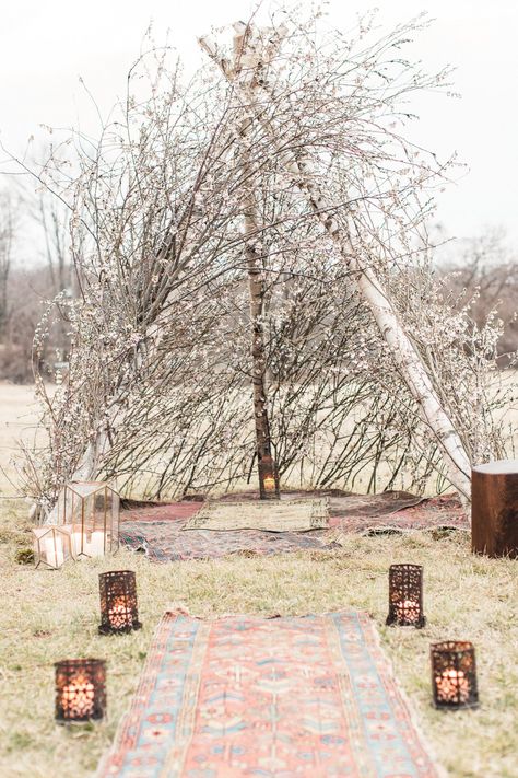 Lanterned-Lined Branches Wedding Decor, Boho Wedding Arch, Wedding Branches, Fair Photography, Wedding Ceremony Ideas, Earthy Wedding, Hippie Wedding, Wedding Altars, Picnic Wedding