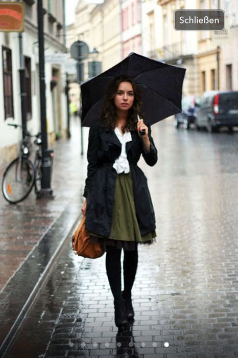 Nothing like a Poufy Skirt to make you feel pretty on a rainy day!  The rain jacket is a must for traveling in Europe (especially in London!) Rainy Outfit, Weekend Mode, Olive Green Skirt, Rok Outfit, Style Parisienne, Walking Down The Street, Winter Mode, Looks Street Style, Thanksgiving Outfit