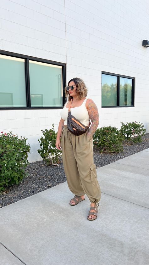 Shayna Moretti (@shaynaslife) • Fotos e vídeos do Instagram Shayna Moretti Outfits, Shayna Moretti, Curvy Style Outfits, Weekend Fits, Mom Fits, What I Wore Today, Baggy T-shirt, Curvy Style, Fits Inspo