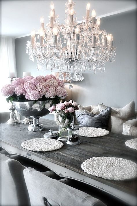 rustic chic dining room Chic Dining Room, Decoration Shabby, Glam Living, Glam Living Room, Dekor Diy, Rustic Glam, Glam Decor, Cool Ideas, Antique Inspiration