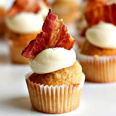 Maple Bacon Maple Bacon Cupcakes, Savory Cupcakes, Bacon Cupcakes, Pumpkin Ale, Maple Bacon, Cream Frosting, Sweet And Salty, Cupcake Recipes, Om Nom