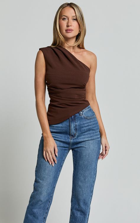 Get ready to turn heads at your next party with the Amal Top - an asymmetrical one-shoulder gathered top in a delicious chocolate brown hue. Made from soft jersey fabric and crafted with polyester, this fashion-forward piece is designed to make you feel confident and empowered all night long. With its sleeveless design and standard fit, this top is perfect for showing off your unique sense of style while remaining comfortable. Pair it with your favorite jeans or a sleek skirt for a look that's e Jeans And Cute Top Outfit Summer, Brown And Jeans Outfit, Brown Off Shoulder Top Outfit, Jeans And Brown Top, Long Skirt And Top Party, Brown Top Outfit Ideas, Asymmetrical Top Outfit, Argentina Outfit, Psychologist Outfit