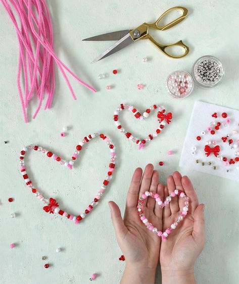 Bead Valentine Craft, Easy Prep Kindergarten Crafts, Pipe Cleaner Heart Rings, Heart Preschool Activities, Pony Bead Heart, Pipe Cleaner Heart, Valentines Day Crafts For Kids, Crafts Teens, Valentines Day Crafts For Preschoolers