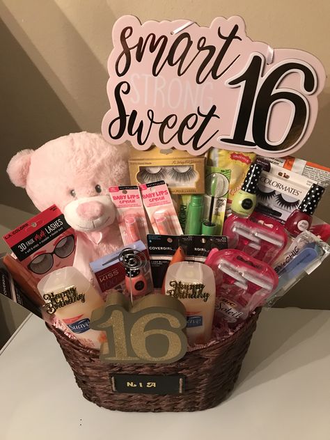 Sweet sixteen gift basket Birthday Gifts For Sweet 16, 13th Birthday Gift Basket Ideas, Sweet 16 Gift Basket Ideas, 16th Birthday Gifts For Best Friend, Birthday Basket Ideas, 16 Birthday Gifts, Sweet 16 Gift Ideas, Sweet 16 Presents, 16 Birthday Presents