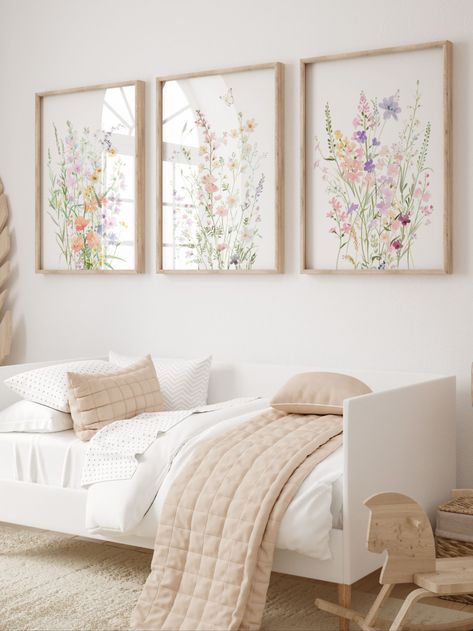 These lovely pastel wildflower prints would be a beautiful boho accent to your girl's nursery. Its soothing minimalist style will add a warm and cozy atmosphere to your girl's room. Earth Tone Living Room, Earth Tone Wall Art, Nursery Wall Art Girl, Girl Nursery Room, Flower Nursery, Flower Artwork, Nursery Set, Girl Bedroom Decor, Pastel Floral